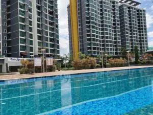 Vista Alam Studio Units - Pool, food court - Shah Alam