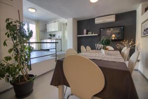 Charming villa Zoya with pool in Pula