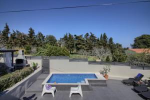 Charming villa Zoya with pool in Pula