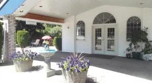 Anchor Riverfront Motel - Sicamous