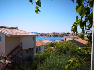 Apartment Jakov - large terrace