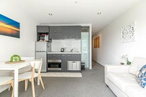 2BR Apartment w/ Balcony, Gym and Parking Access! - 3hvězdičkové hotely ve městě Auckland