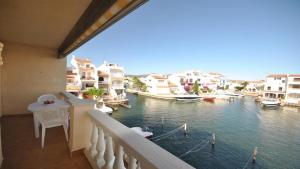 Bonito apartamento con vistas a la marina cerca del centro y playa-321