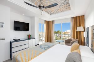 Family Room room in Hotel Riu Chiclana - All Inclusive