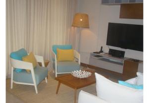 Altheas stylish,homely apartment on the beach by Althea Holidays - AH 7