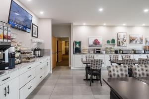 Amsterdam Inn & Suites Moncton