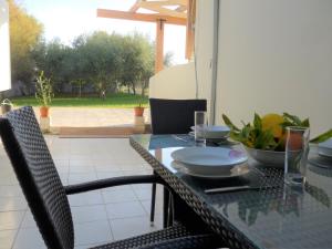 Apartment with Garden View