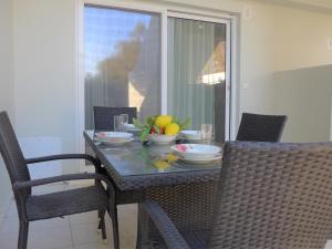 Apartment with Garden View