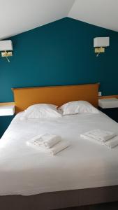 Hotels Logis Hotel La Chaize : photos des chambres
