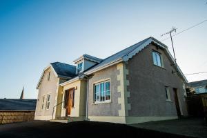Bradog House - Beautiful 4 Bedroom House in Central Bundoran