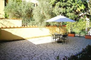 Two-Bedroom Apartment with Terrace - 11 Via Fossombroni room in Bartolomeo