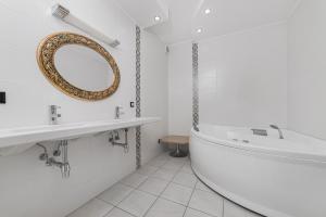 Deribasivska Vip 4-room Apartment