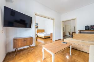 Victoria Plaza Palace Apartments