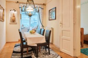 Апартамент Historischer Altbau im Zentrum von Linz Лінц Австрія