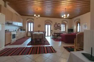 Sophia's Stone House - Rádhos