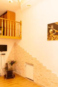 Біля цирку (Near the circus)