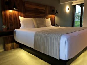 SIX TWO FOUR Urban Beach Hotel