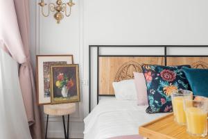 Eclectic 3 bedroom Calea Victoriei by Urbanesq