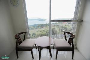A2JSuites Bedroom Taal View Luxury Smart Home Suite Near Skyranch
