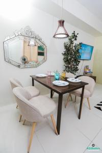 A2JSuites Bedroom Taal View Luxury Smart Home Suite Near Skyranch