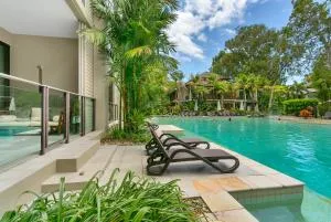 Swim Out Apartments in Triton Street Beachfront Resort Palm Cove - بالم كوف