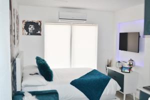 Luxury Studio Apartment IN Downtown! 25