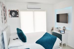 Luxury Studio Apartment IN Downtown! 25