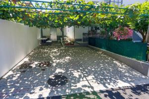 Sea view apartment Manda