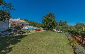 Family Villa Lipica with private pool and jacuzzi