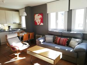 Apartamentos Arttyfal con parking y WiFi by SURYNIEVE