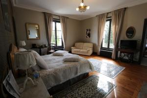 B&B / Chambres d'hotes Le Petit Chateau des Cedres : photos des chambres