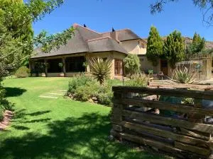 Swallows Nest - Geelwal