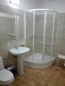 Roskosz Zespół Dworsko Parkowy