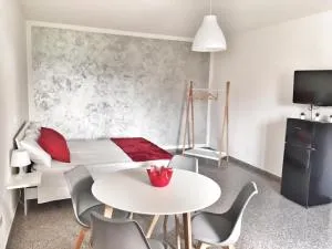 Red Tower Venice Apartment - 2 mins from VCE Airport- free Wifi - Tessera