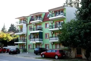 Apartments Villa Zora - 斯塔多伊兰