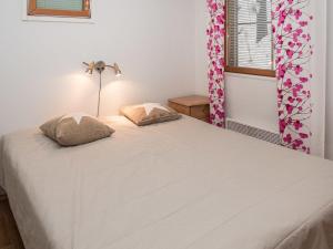 Holiday Home Karhunvartijan linna b11 by Interhome