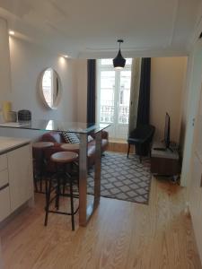 Augusta 229-5E-City Center Apt- Balcony & Elevator