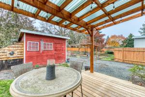 Cozy Coleman St. Cottage