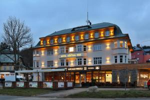 Deluxe Double Room with Extra Bed room in Hotel Central 1920