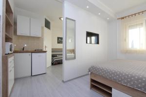Apartments and Room Eva