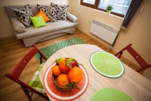 Green Orange Apartment