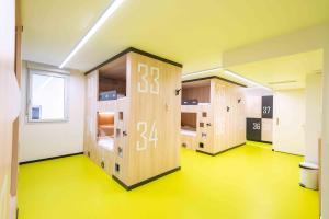 Auberges de jeunesse Le Hub hostel - Grenoble : Lit dans Dortoir Mixte de 8 Lits 