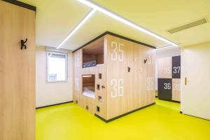 Auberges de jeunesse Le Hub hostel - Grenoble : Lit Double dans Dortoir Mixte de 4 Lits 