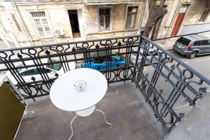 City Center 2BR Apt with 3 Balconies - By Wehost