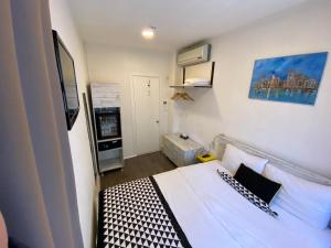 Economy Double Room with External Private Bathroom room in Piano Hotel