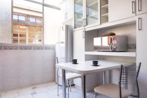 Perto Consulado Americano Ar QUENTE 2 quartos Até 6 pessoas Av Carlos Gomes não tem garagem