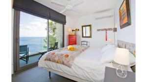 Five-Bedroom House room in Can Ema Seaview MHM