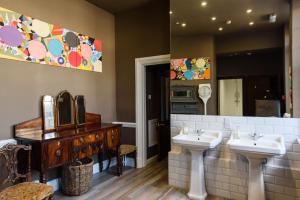 City Centre Mansion Sleeping 1 to 23