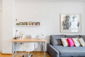 Koukaki Apartment with a Sunny Balcony, near the Acropolis