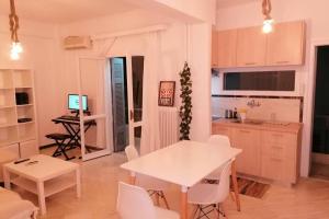 Modern cozy apartment near Metro station